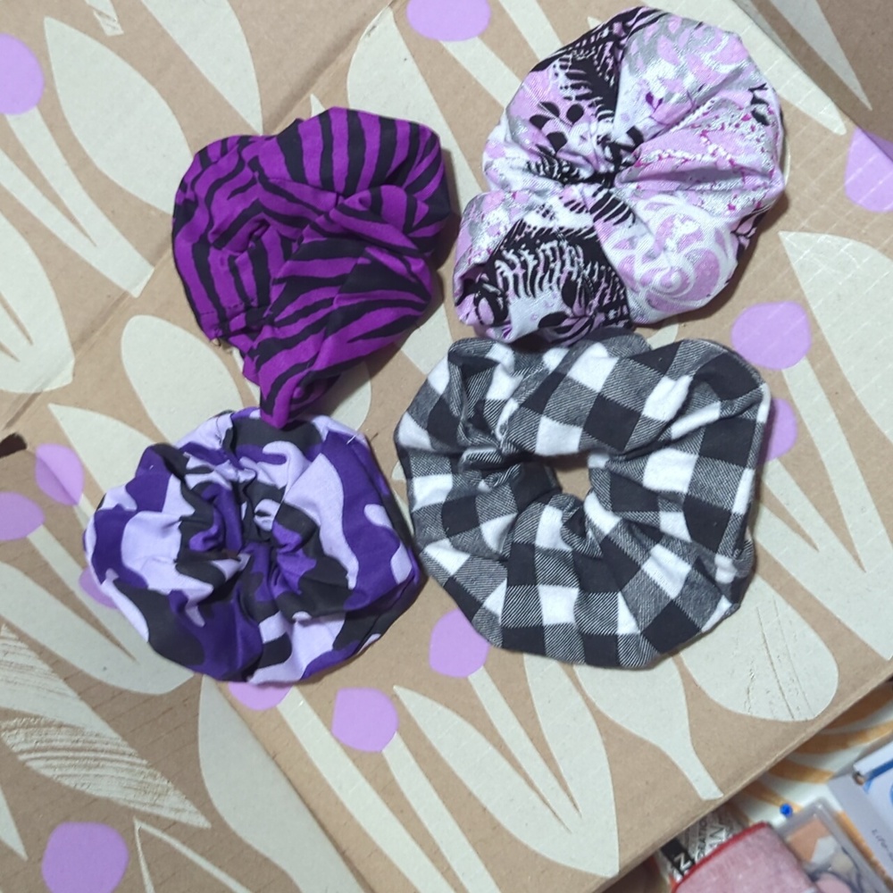 2/30$ 🔮 Handmade Scrunchie bundle - Picture 4 of 5